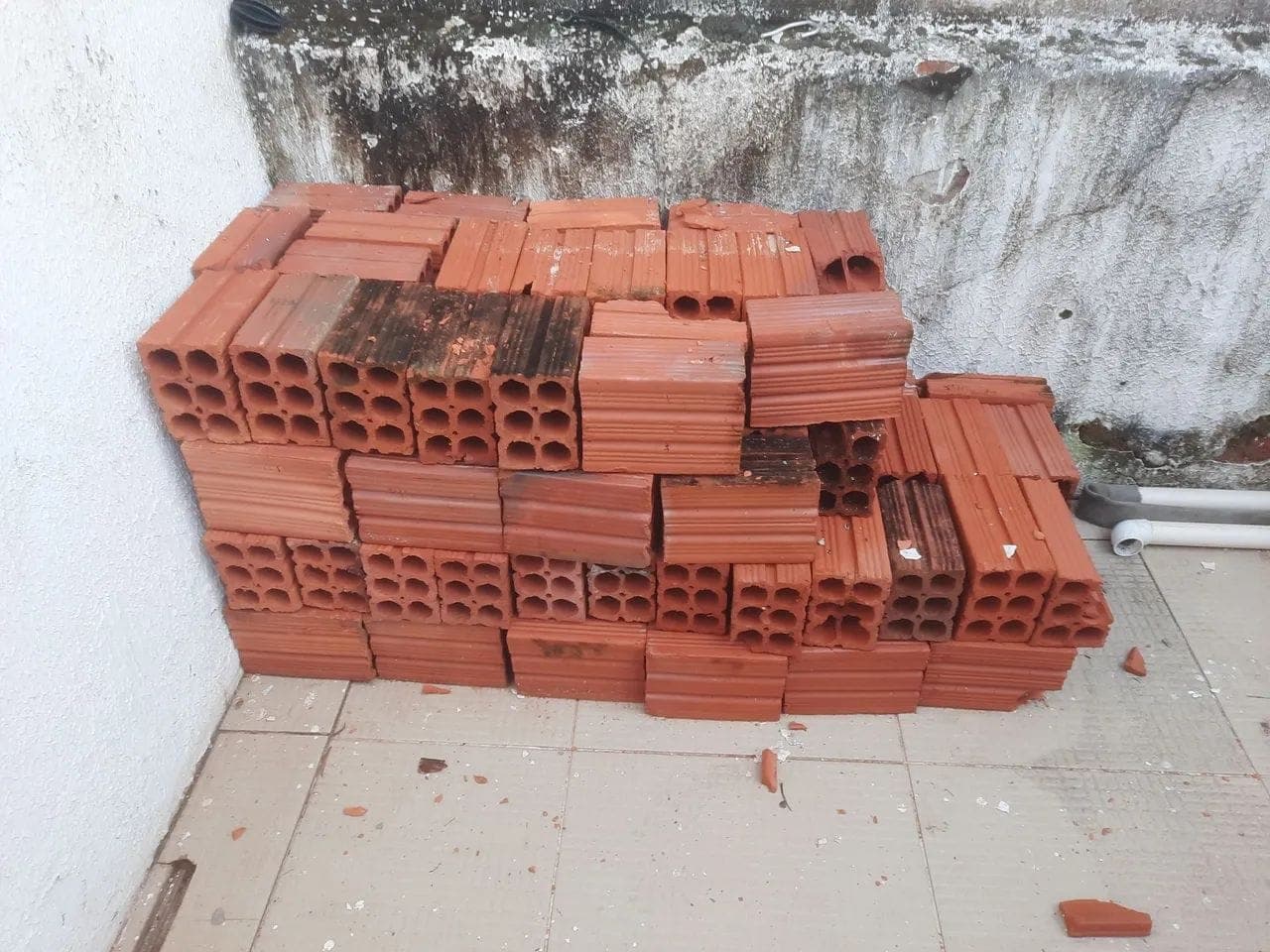 100 tijolos